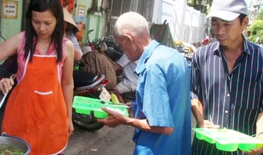 Quán cơm 2.000 đồng