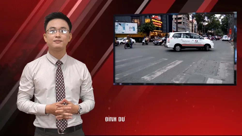 Rác thải lấp cống thoát nước tại TPHCM