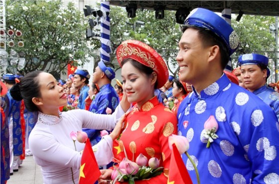 City organizes mass wedding of 100 couples on National Day ảnh 1