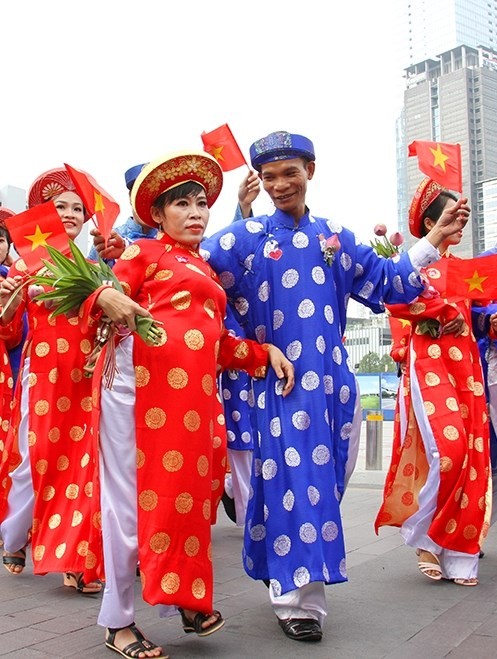 City organizes mass wedding of 100 couples on National Day ảnh 2