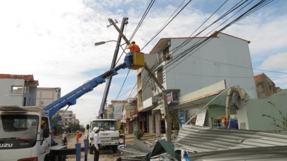 Houses, schools collape after storm in Quang Binh ảnh 7