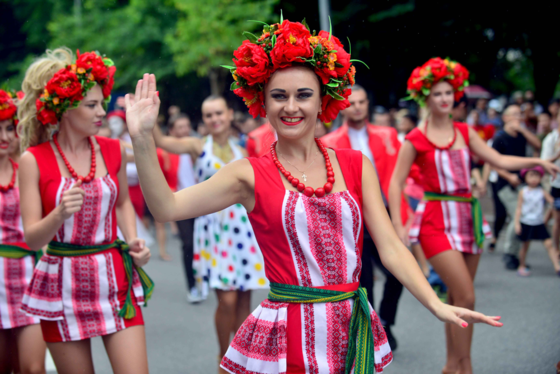 Int'l Carnival at walking street, Hanoi lures visitors ảnh 3