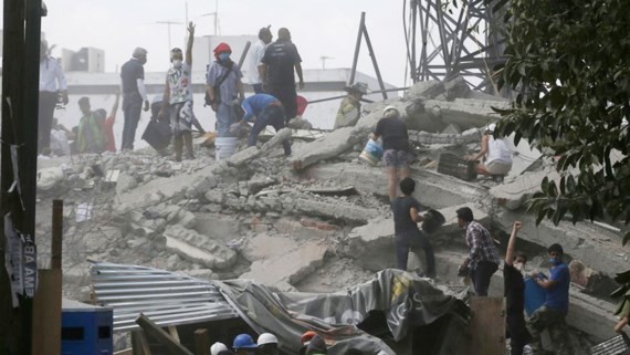 Nearly 140 killed in powerful Mexico quake ảnh 1