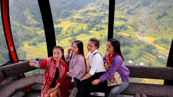 Muong Hoa Valley in ripe rice season ảnh 4