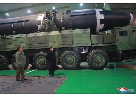 N. Korea reveals photos of Hwasong-15 ICBM ảnh 4