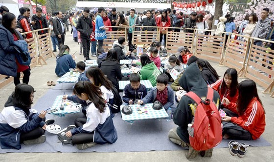 Japanese traditional New Year festival lures thousands of young people ảnh 3