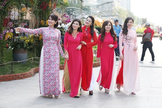 Nguyen Hue Flower Street opens tonight ảnh 3