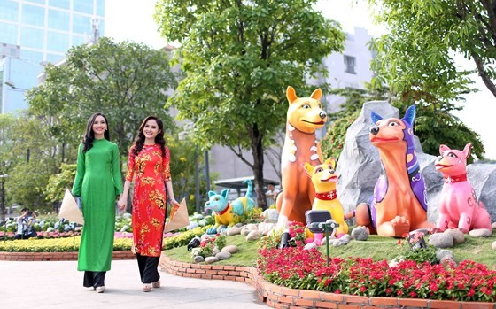 Nguyen Hue Flower Street opens tonight ảnh 2
