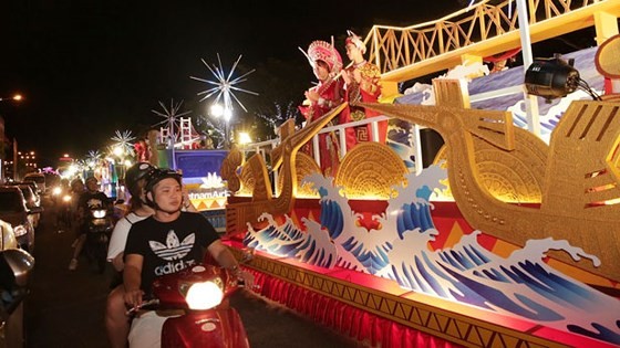 Carnival show 2018 lights up Danang ảnh 2