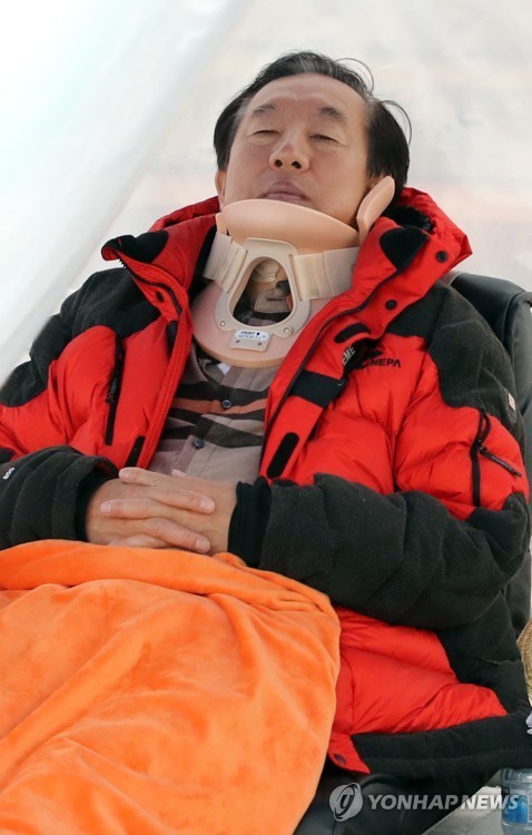 Rep. Kim Sung-tae, floor leader of the main opposition Liberty Korea Party, continues his hunger strike clad in a neck brace at the National Assembly in Seoul on May 6, 2018, after he was attacked the previous day by a man apparently disgruntled with the 