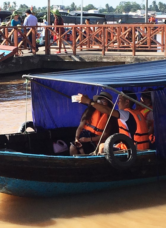 Thousands of visitors flock to Can Tho during National Day Holiday ảnh 1