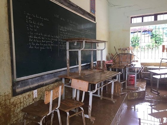 149 students in mountainous commune moved due to flash floods ảnh 4