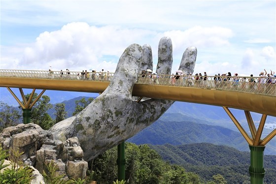 Danang's Golden Bridge listed among top 5 special awards  ảnh 1