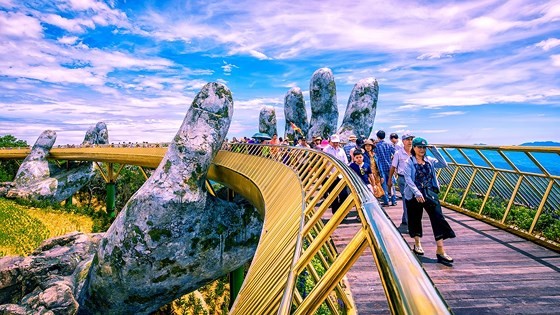 Danang's Golden Bridge listed among top 5 special awards 