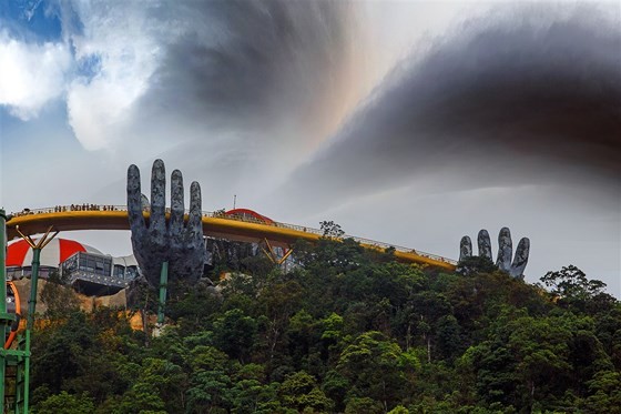 Danang's Golden Bridge listed among top 5 special awards  ảnh 4