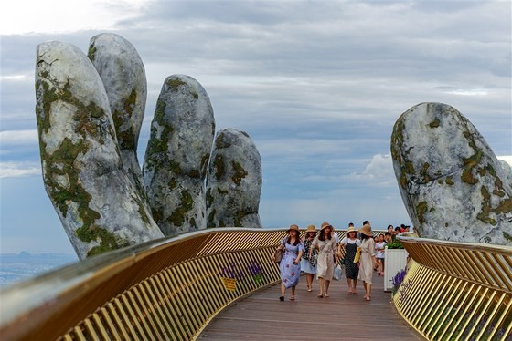 Danang's Golden Bridge listed among top 5 special awards  ảnh 7