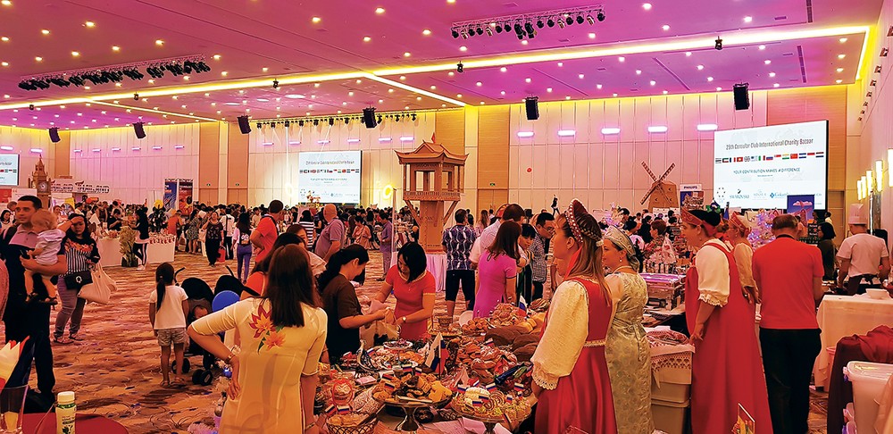 International Charity Bazaar 2018 attracts thousands of visitors ảnh 8