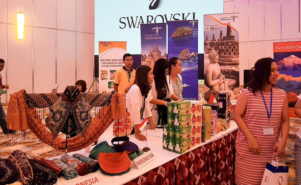 International Charity Bazaar 2018 attracts thousands of visitors ảnh 2