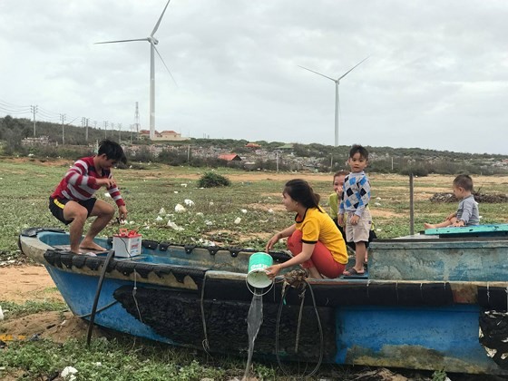 Binh Thuan’s fishermen sailing back to sea after typhoon