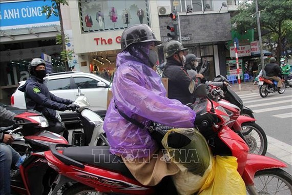 Landslides caused by heavy downpours disrupt traffic on Highway 27C ảnh 1