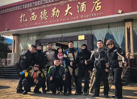 Đoàn mô tô Việt đầu tiên chinh phục "nóc nhà thế giới" ảnh 2