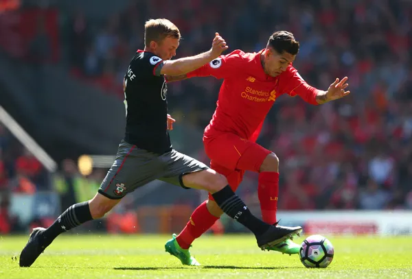 Liverpool (phải) không thể đánh bại trước hàng phòng ngự thi đấu xuất sắc của Southampton