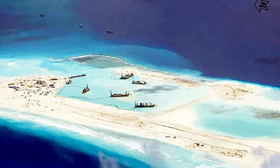 Trung Quốc tăng cường bồi đắp các đá ở biển Đông. Ảnh: CSIS
