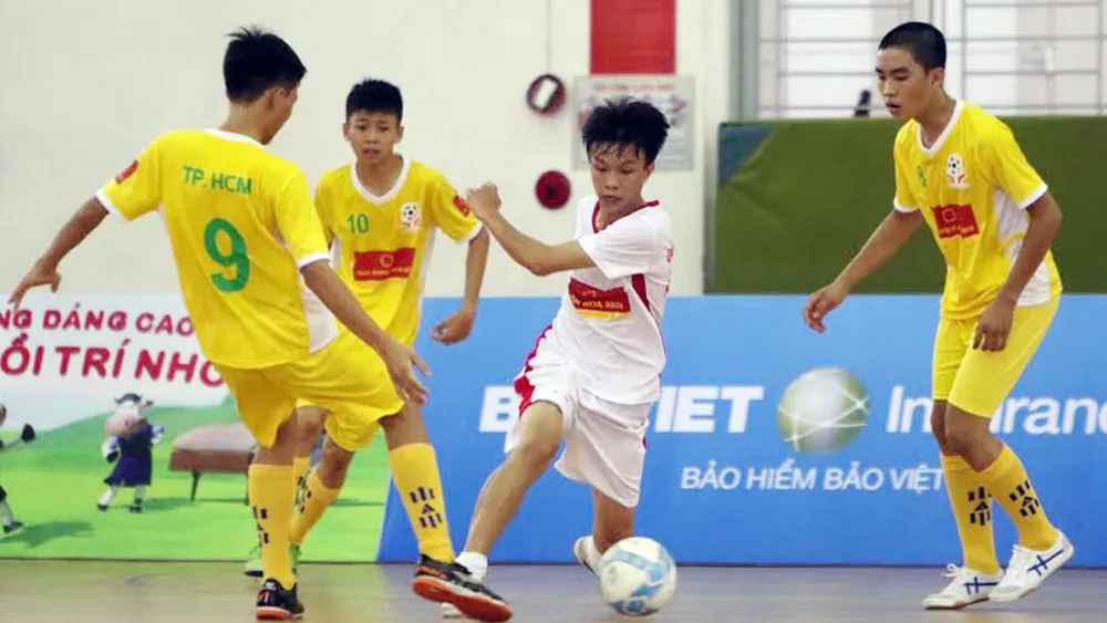 SOS TPHCM bất ngờ để thua đậm 1-5 trước trường Giáo dưỡng 4. Ảnh: Quang Lê