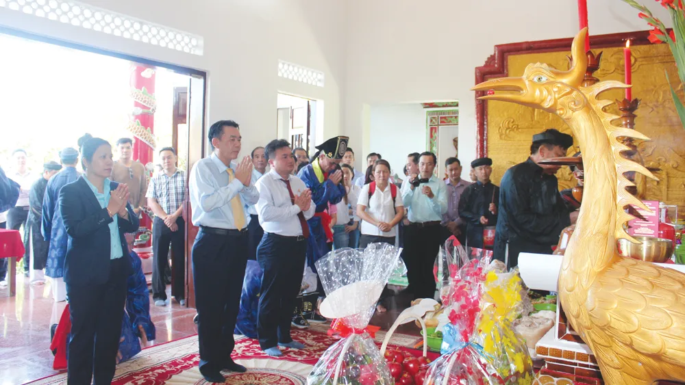 Festival biển Nha Trang: Độc đáo lễ giỗ tổ nghề yến ảnh 1