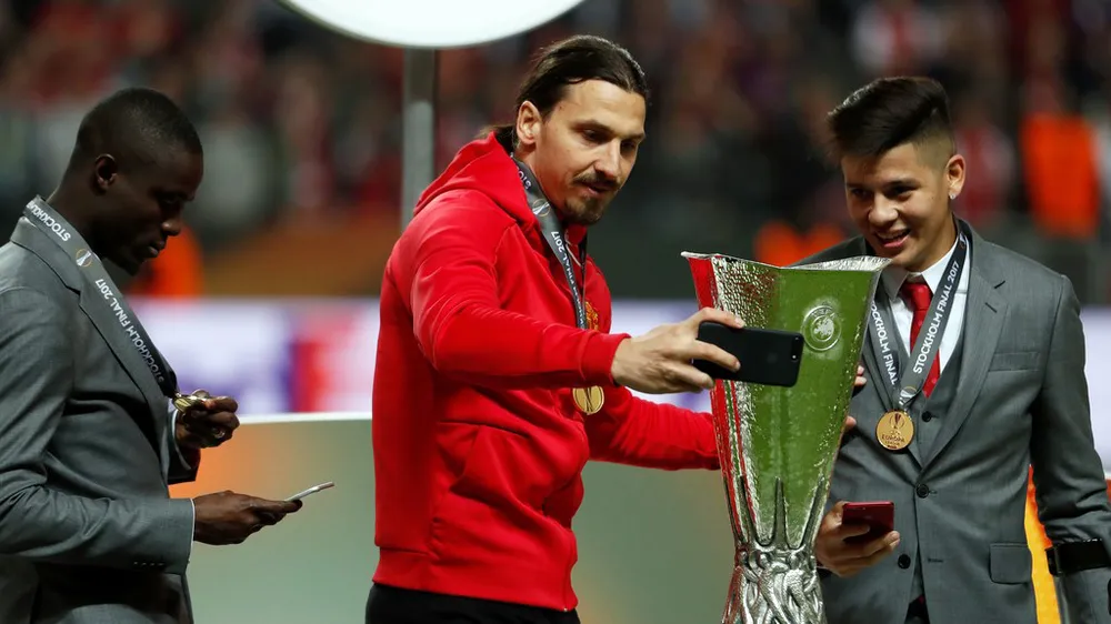 Zlatan Ibrahimovic mừng chức vô địch Europa League