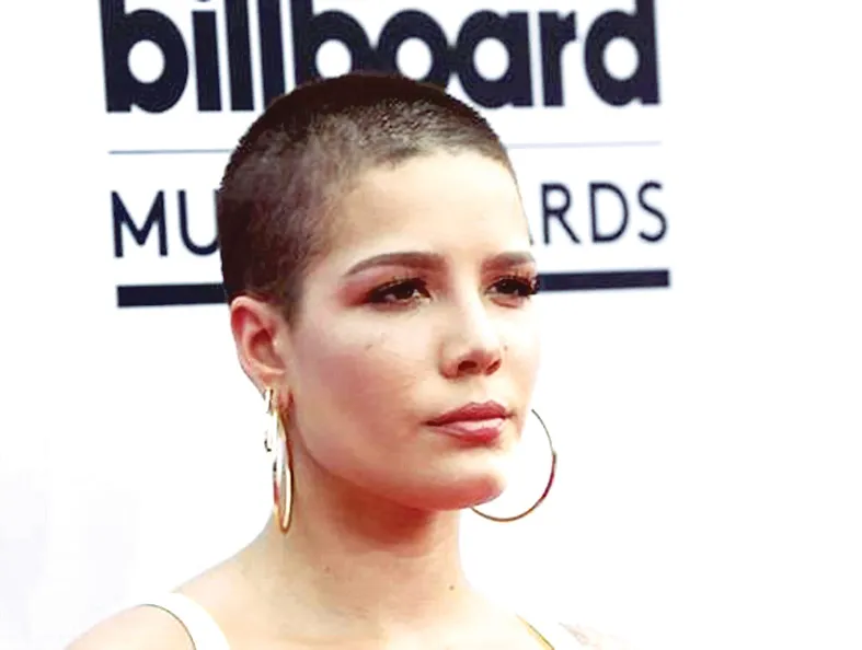 Album của ca sĩ Halsey đứng đầu Billboard  tốp 200