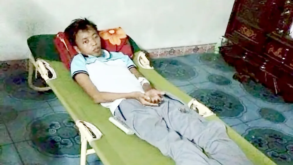 Làm thuê kiếm tiền nuôi chồng và con trọng bệnh