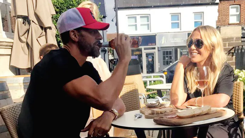 Ferdinand và Kate Wright bắt đầu hẹn hò từ tháng 3