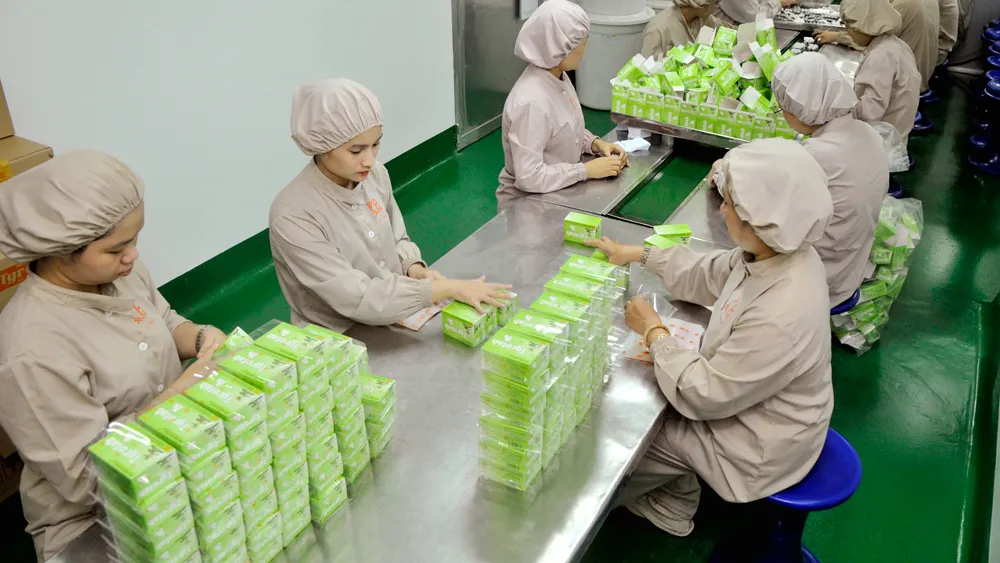 Sản xuất tân dược tại một đơn vị cung ứng bình ổn thị trường