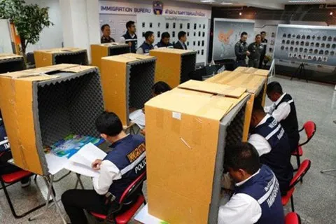 Buồng điện thoại cách âm tự chế của nhóm tội phạm lừa đảo