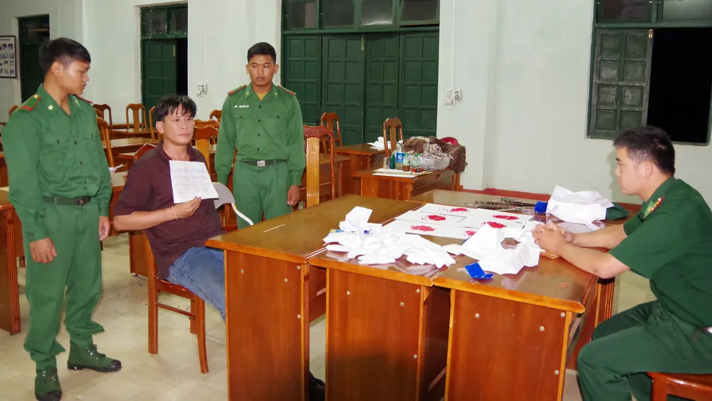 Bắt giữ đối tượng vận chuyển hơn 10.000 viên ma túy tổng hợp ảnh 1