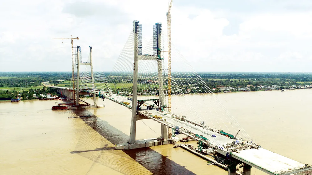 Cầu Cao Lãnh vừa được hợp long vào đầu tháng 9-2017