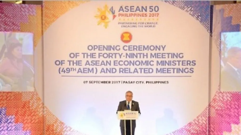 Bộ trưởng Kinh tế Philippines Ramon Lopez phát biểu tại phiên khai mạc Hội nghị Bộ trưởng kinh tế ASEAN lần thứ 49