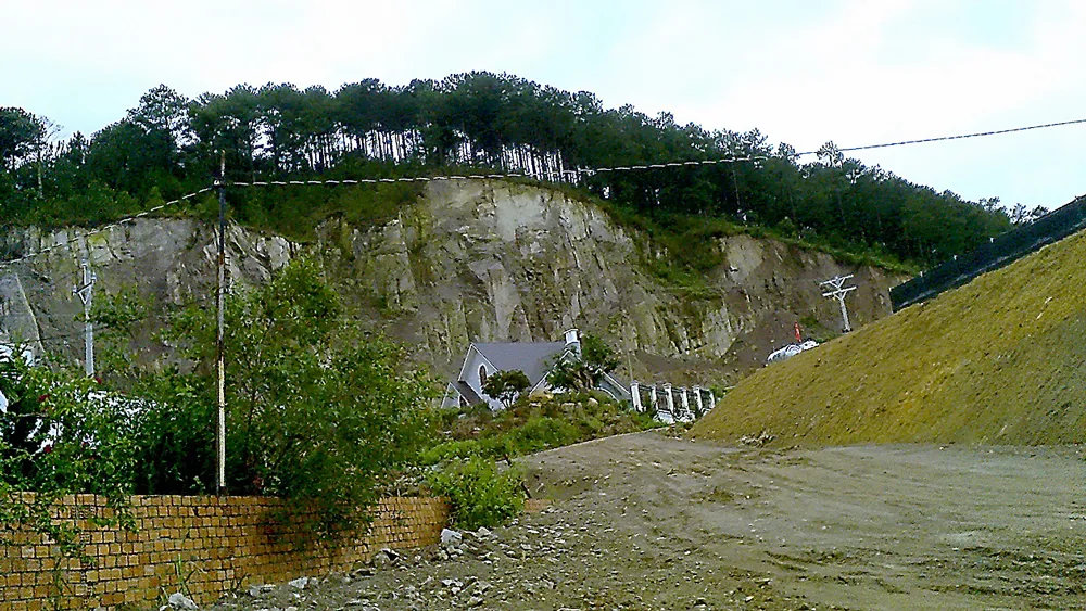 Nguy cơ sạt lở núi ở thôn Bắc Hội