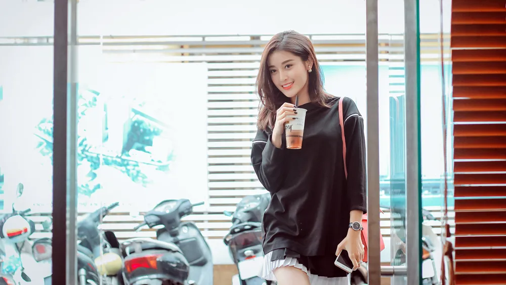 Huyền My làm first face, Võ Hoàng Yến làm veddette trong show của Claret Giang Lê ảnh 4