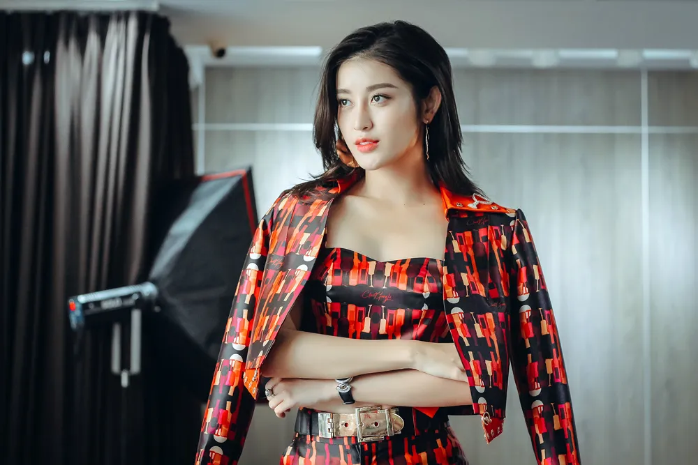 Huyền My làm first face, Võ Hoàng Yến làm veddette trong show của Claret Giang Lê ảnh 5