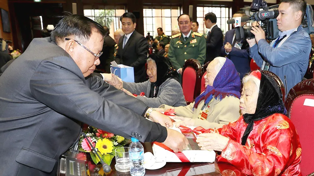 Quan hệ Việt Nam - Lào mãi mãi vững bền hơn núi hơn sông ảnh 1