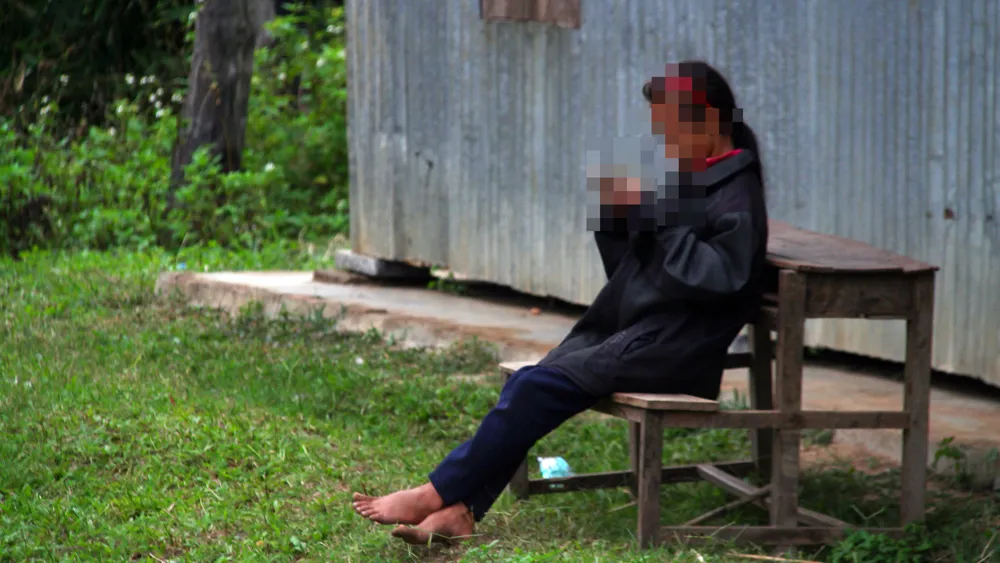 Từ khi mắc bệnh lạ, em Th.Th.C. lầm lủi không muốn tiếp xúc với người khác