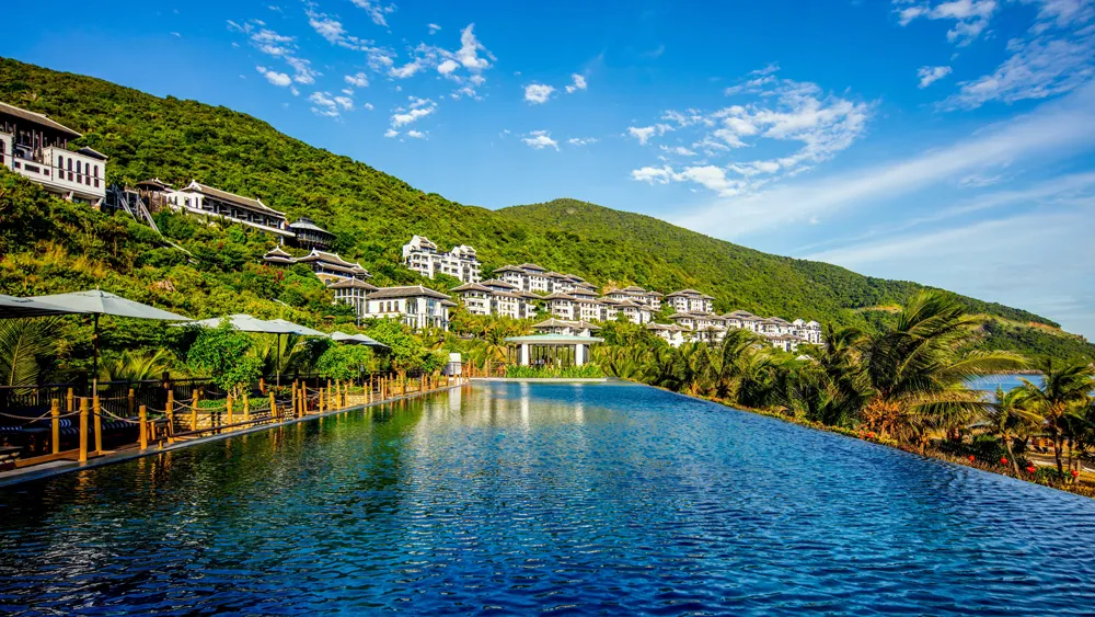 Ca sĩ Leona Lewis cùng bạn trai đón năm mới tại InterContinental Danang Sun Peninsula Resort ảnh 5