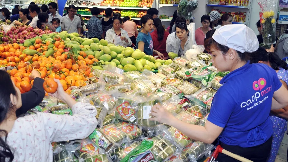 Hệ thống siêu thị Co.opmart bắt đầu giảm giá hàng hóa Tết ảnh 2