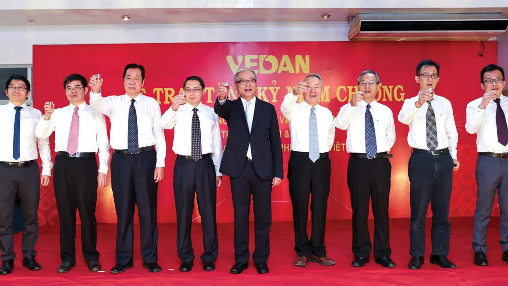 Ban Giám đốc Vedan chúc mừng toàn thể nhân viên tại buổi lễ