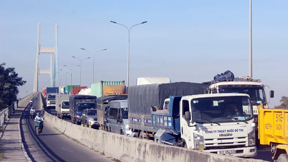 Tai nạn giao thông tại dốc cầu Phú Mỹ, 3 người chết ảnh 3