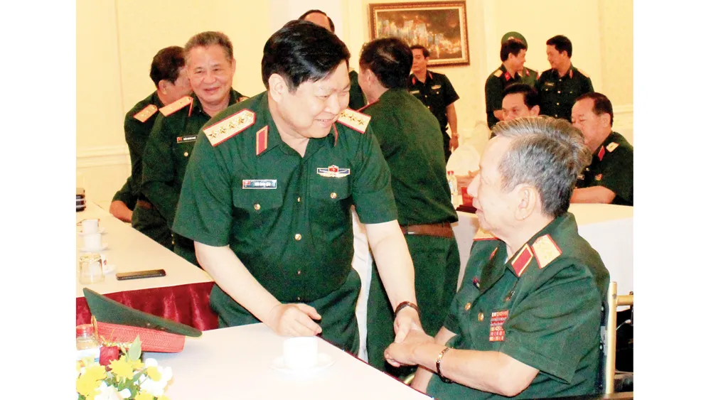 Đại tướng Ngô Xuân Lịch, Ủy viên Bộ Chính trị, Bộ trưởng Bộ Quốc phòng, thăm hỏi tướng lĩnh quân đội về hưu