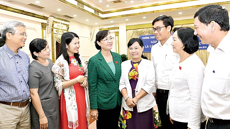 Chủ tịch HĐND TPHCM Nguyễn Thị Quyết Tâm tiếp xúc cử tri là cán bộ, công chức, viên chức. Ảnh: VIỆT DŨNG