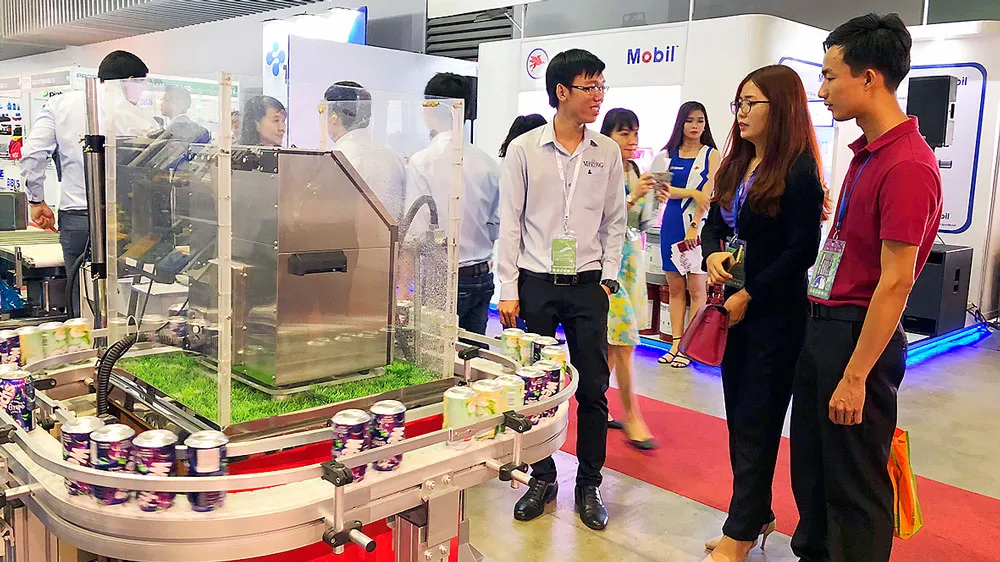 Doanh nghiệp giới thiệu dây chuyền sản xuất trong ngành thực phẩm và đồ uống